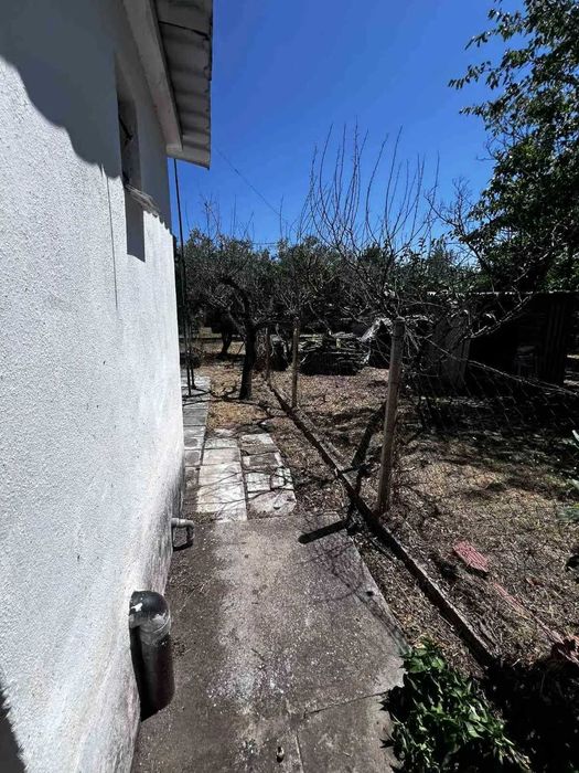 Къща с голям двор и възможност за строеж - Аспровалта