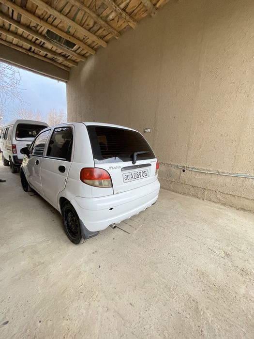 Matiz sotiladi metan gazi bor 65talik 3-pokalina.Benzinga yuradi