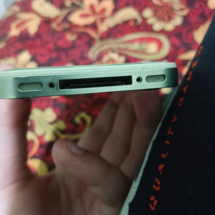 Продаётся iPhone 4s