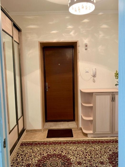 Сдам 2 км. квартиру, в центре