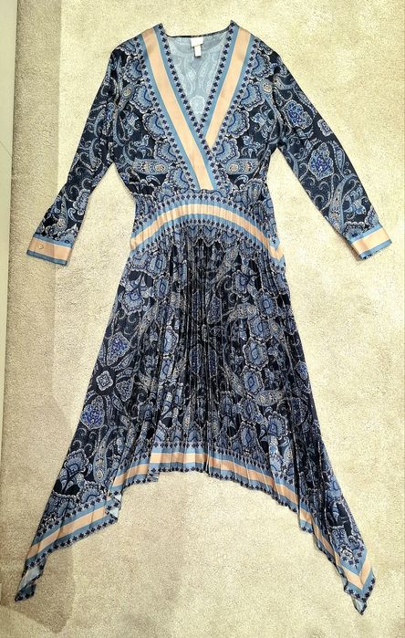 Уникална Бутикова Рокля Л размер