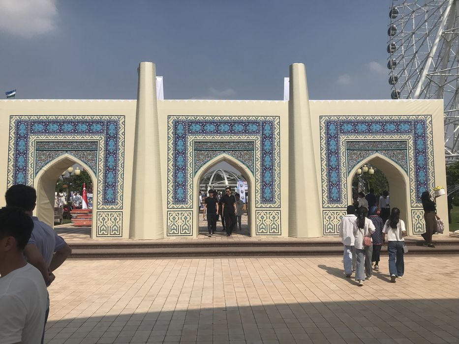 Baner arakal neon tablichka narujnaya reklama  nakleyka moshinala uchu