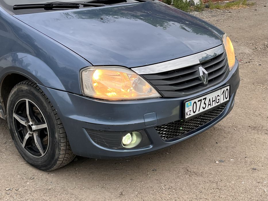 Продам рено логан 2013 автомат