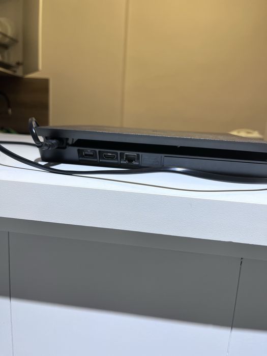 Продаю playstation 4slim
