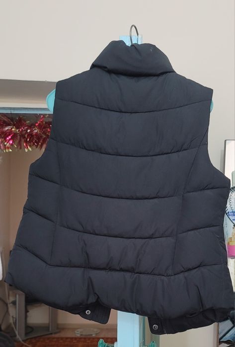 Жилетка, новая, черная