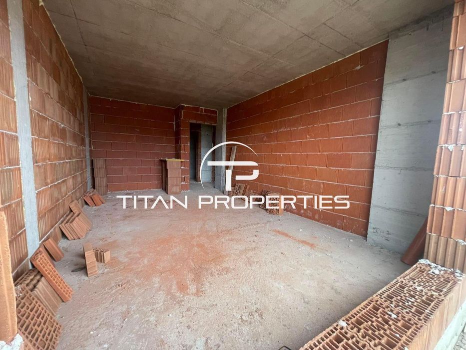 Продава се Тристаен апартамент в Пловдив, Остромила - 85 кв.м за 706 €/кв.м - Снимка #1