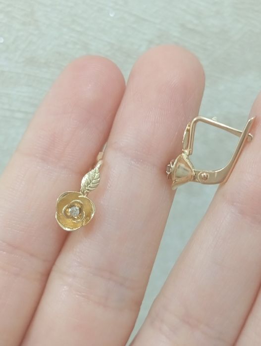 Золотые серьги с бриллиантами