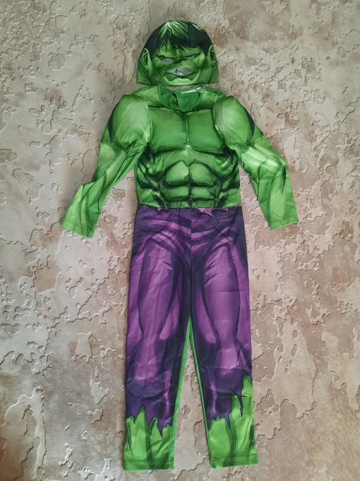 Vând costume de Halloween și Supereroi