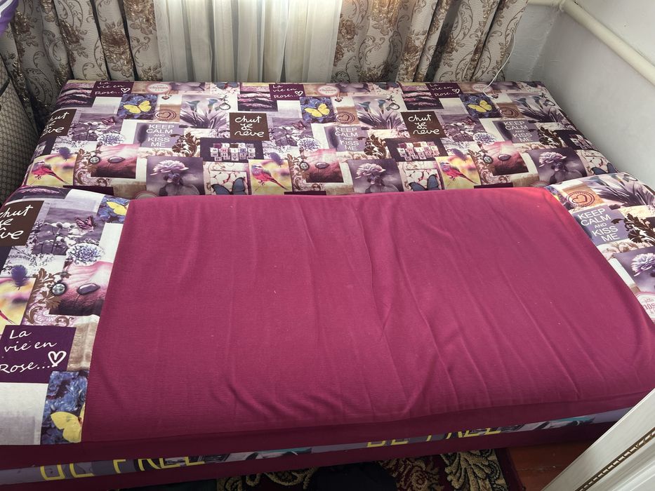 Продам срочно Диван есть торг