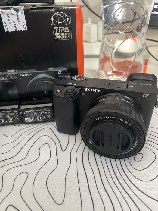 Sony A6400 + Sony 16-50mm f/3.5-5.6 PZ