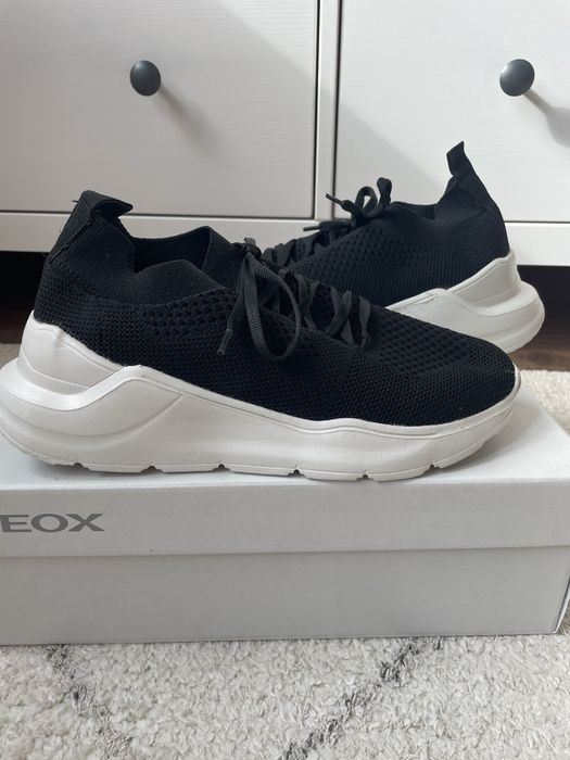 Дамски черни маратонки