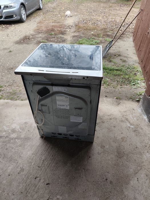 Aragaz electric Hansa, plită vitroceramică, cuptor electric – 500 lei negociabil