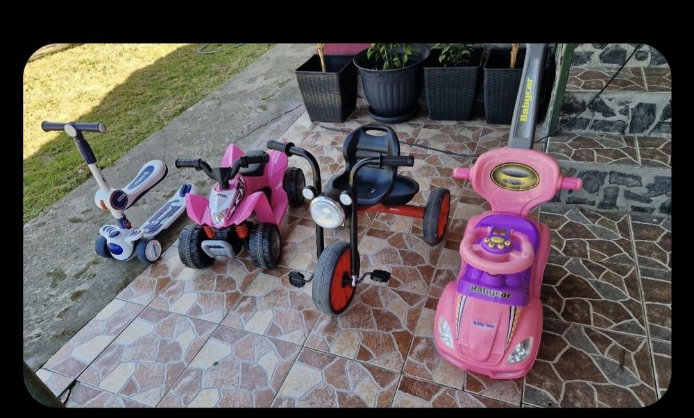 Biciclete,trotinete, fetite