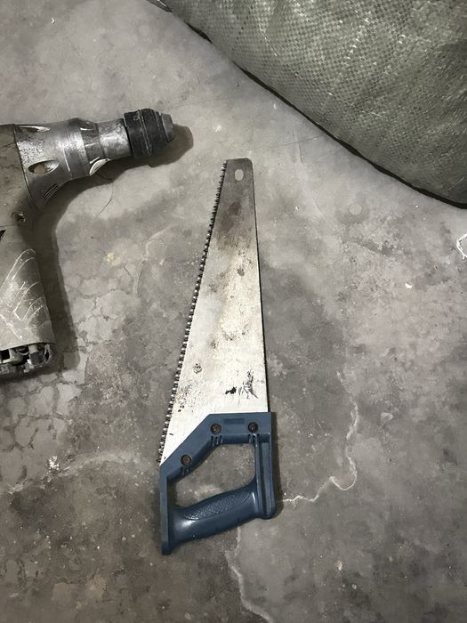 Инструменты (молоток, пила, и тд)