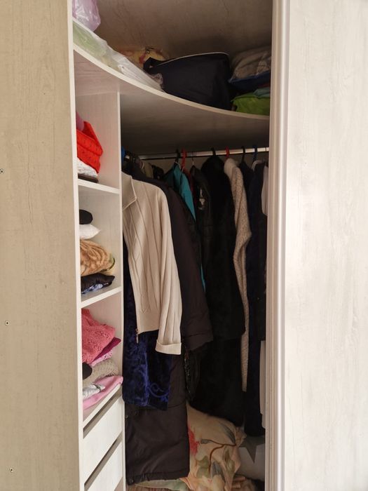 Продам угловой шкаф