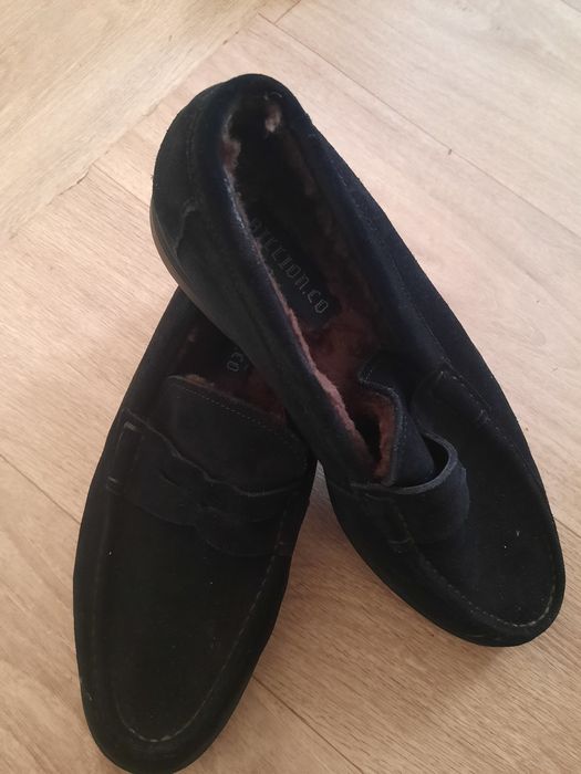 Продам новые зимние с натуральным мехом обувь