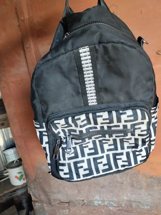 Сөмкелер сатылады