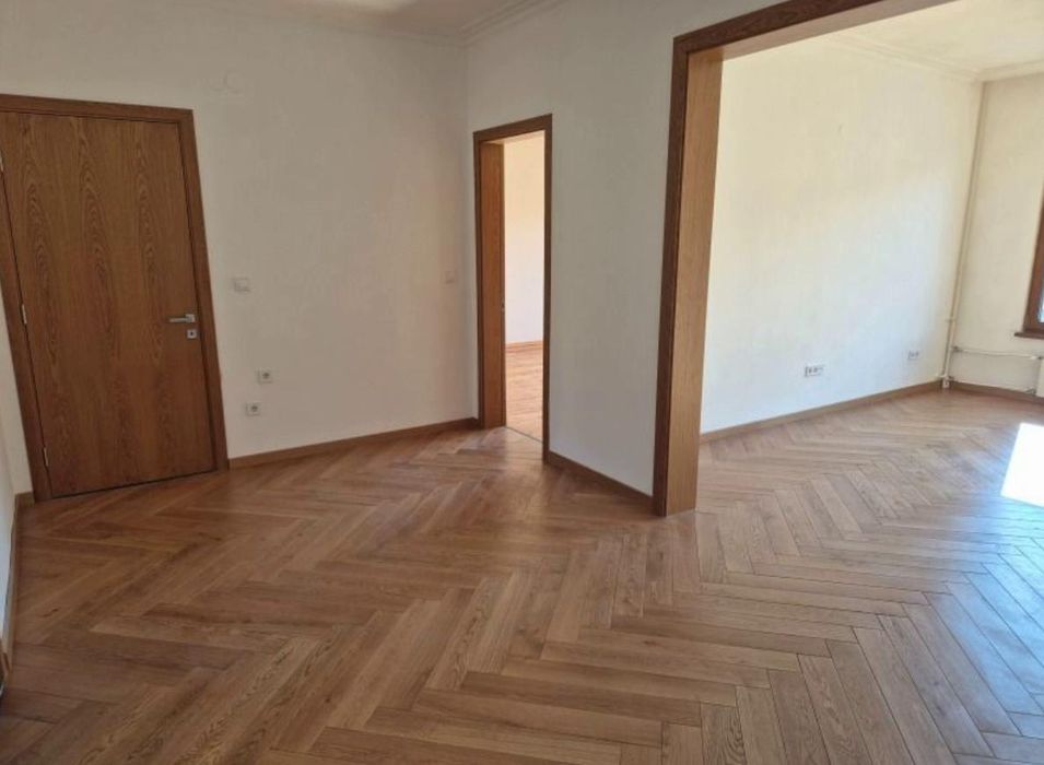 Продава се Тристаен апартамент в София, Център - 100 кв.м за 2805 €/кв.м - Снимка #3