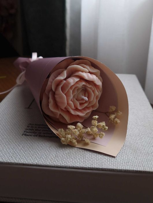 Подарък свещ-букетче