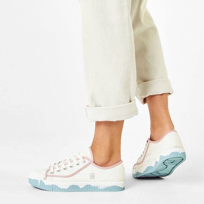 G-STAR RAW нови кецове р-р 35 100 лв.
G-STAR RAW нови кецове 100 лв.