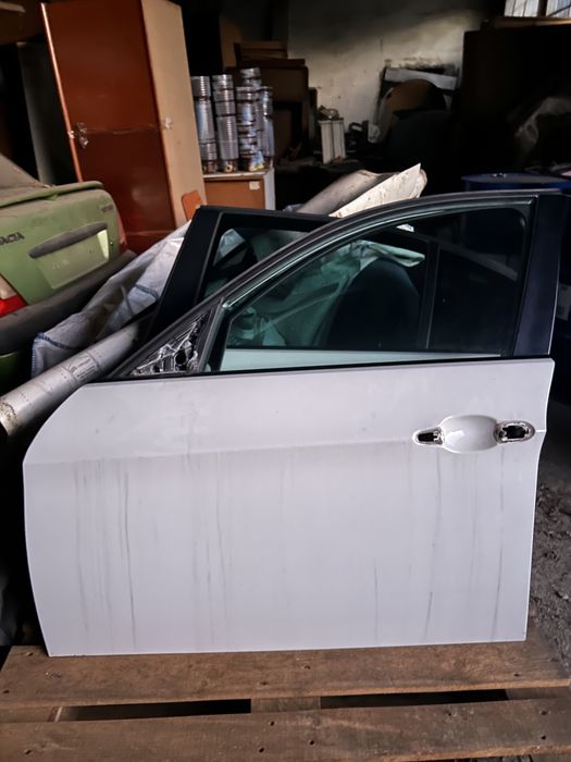 Portiera Bmw e90 alba si albastra