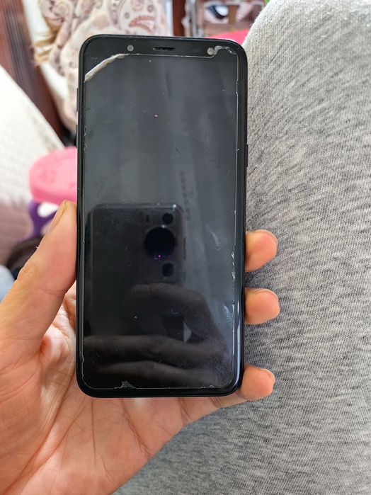 Продавам Samsung j 6