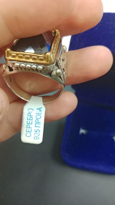 Кольцо серебро с камнем