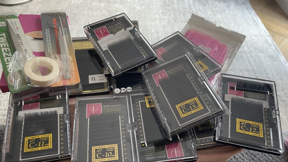 Ресницы и пинцет