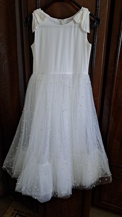 Белое Праздничное Платье с жемчугом.