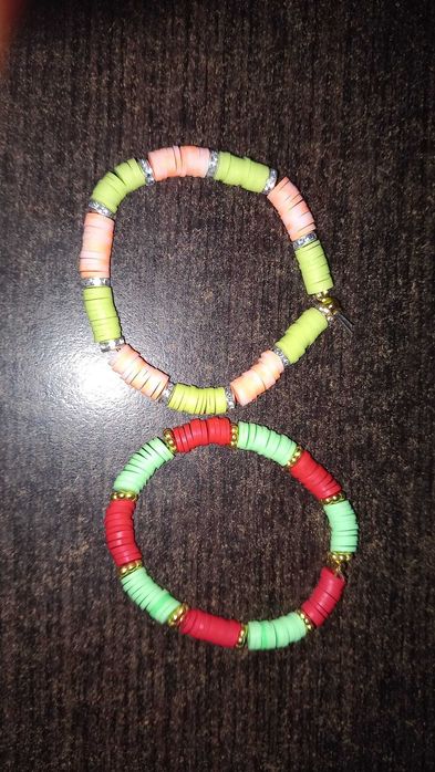 Bratari handmade vesele si colorate!