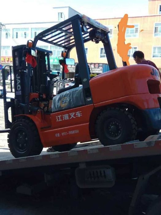 кара . forklift. вылочное погрузчик . автокара