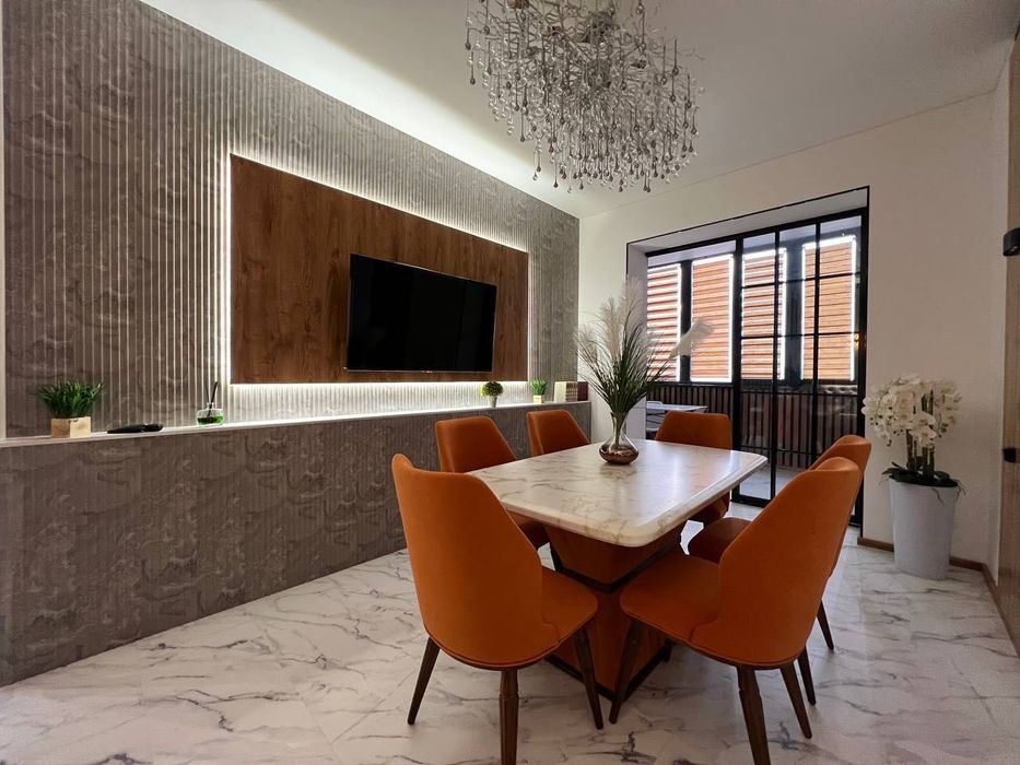 Продаётся 3-х комнатная квартира возле Шох Мед Центр Ойбек