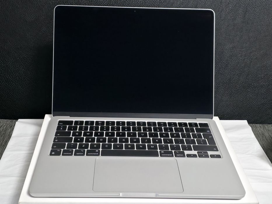 КАТО НОВ 256GB Apple MacBook Air 13.6'' M3 / 16GB Гаранция Зора 2027г.
