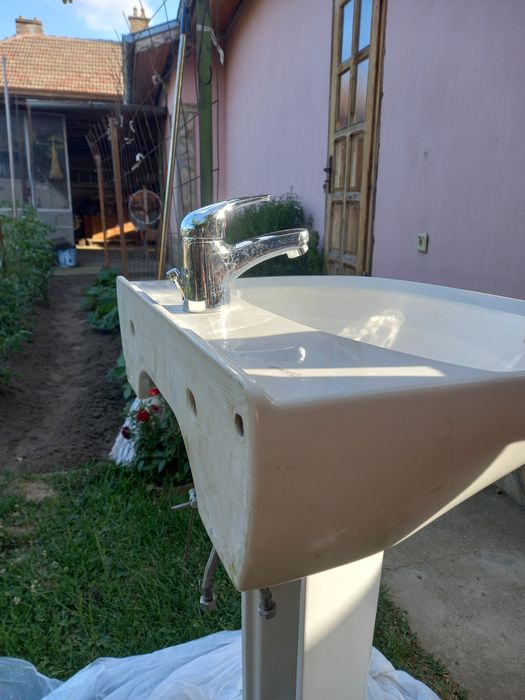 Мивка с ботуш и смесител