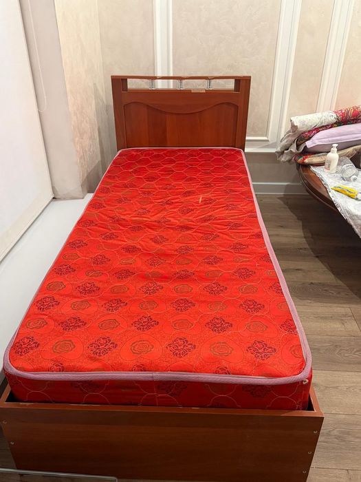 Срочно продам  кровать и матрас