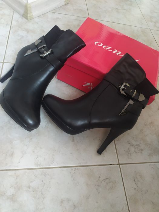 Дамски черни боти