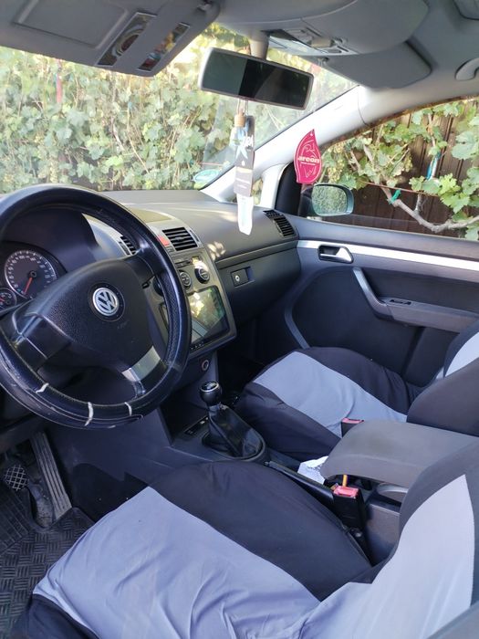 VOLKSWAGEN Touran