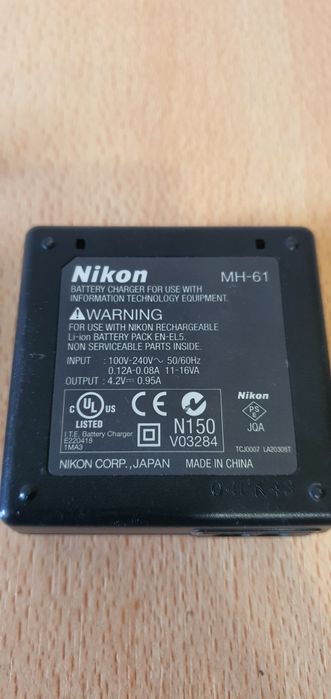 Vând încărcătoare Nikon