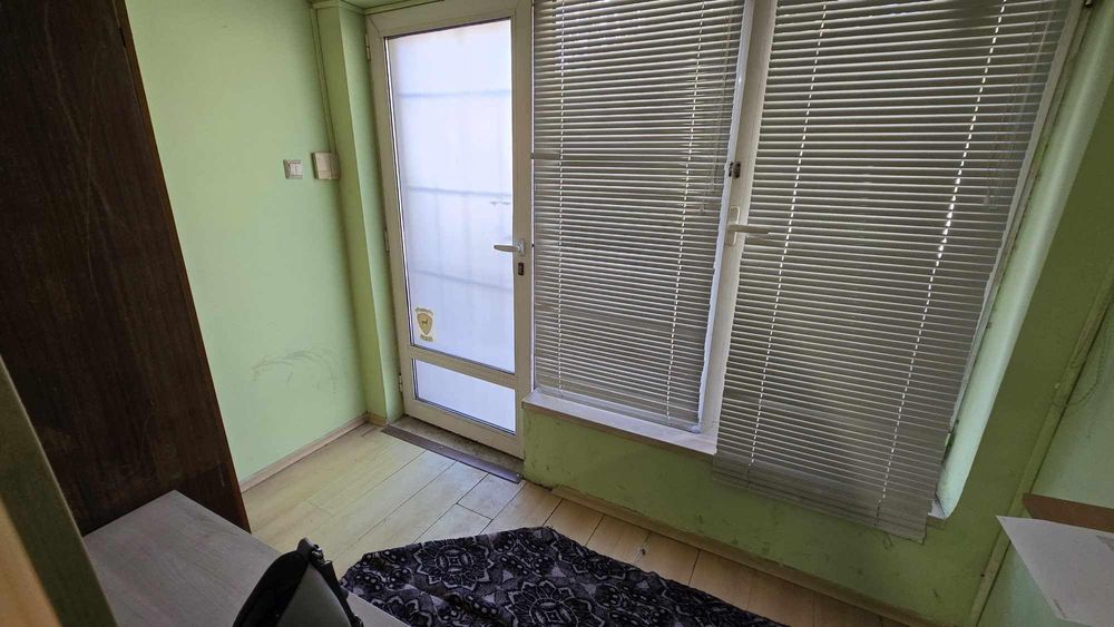 Дава се под наем Двустаен апартамент в Варна, Цветен квартал - 45 кв.м за 250 € - Снимка #2