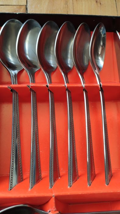 Комплект прибори за хранене