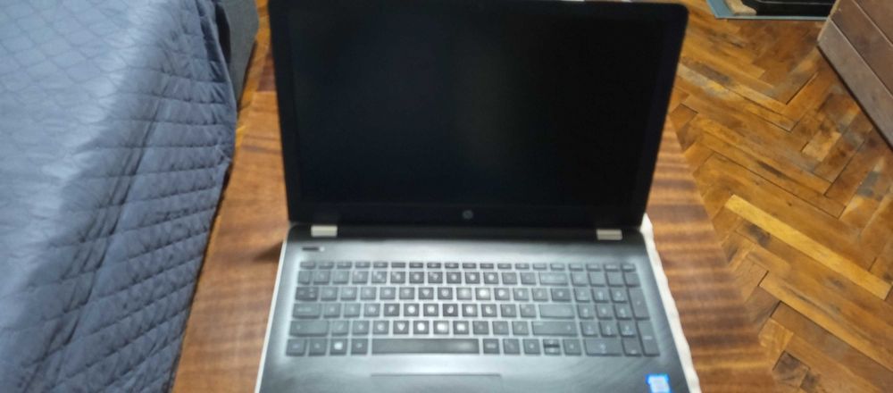 Продавам лаптоп HP 15