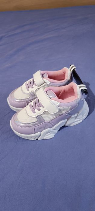 Нови красиви маратонки за момиче номер 27