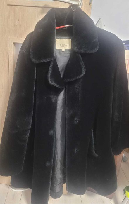 vand palton blana artificiala