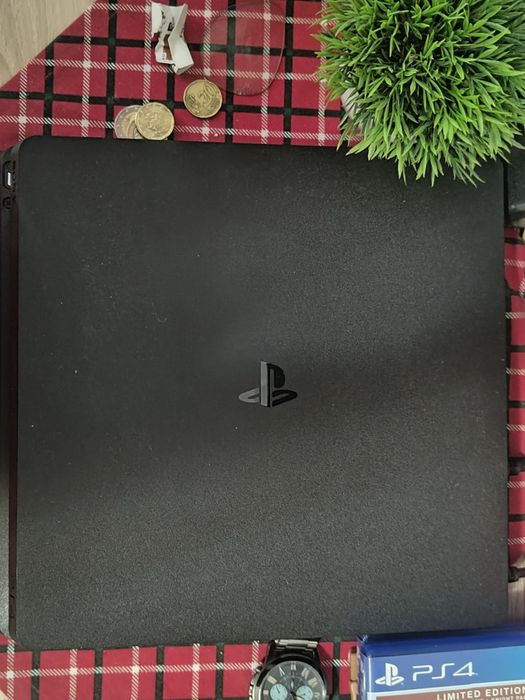 Playstation 4 slim