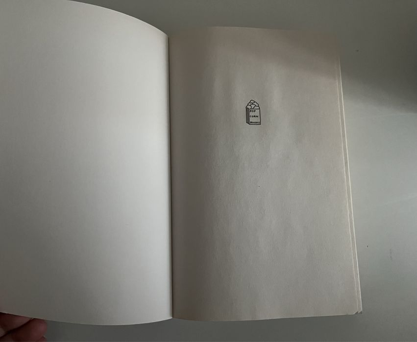 книга «Лисья нора»