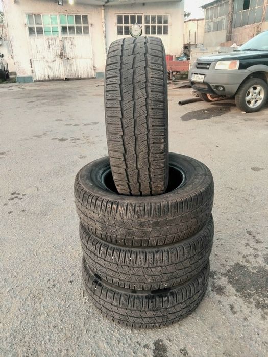 Бусови гуми 235 65 16 C Ц Мишелин Michelin 4 броя - нов внос. Не са нови! Посочената цена е за един брой гума. Без коментар на цената. 43 години опит