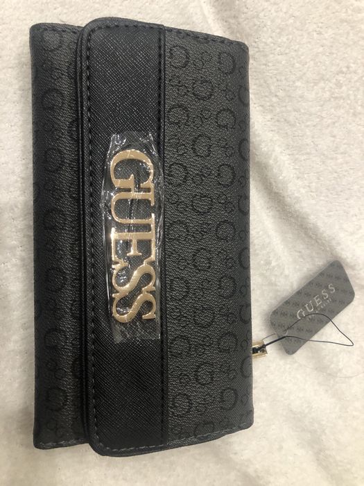 Маркови дамски портмонета Guess