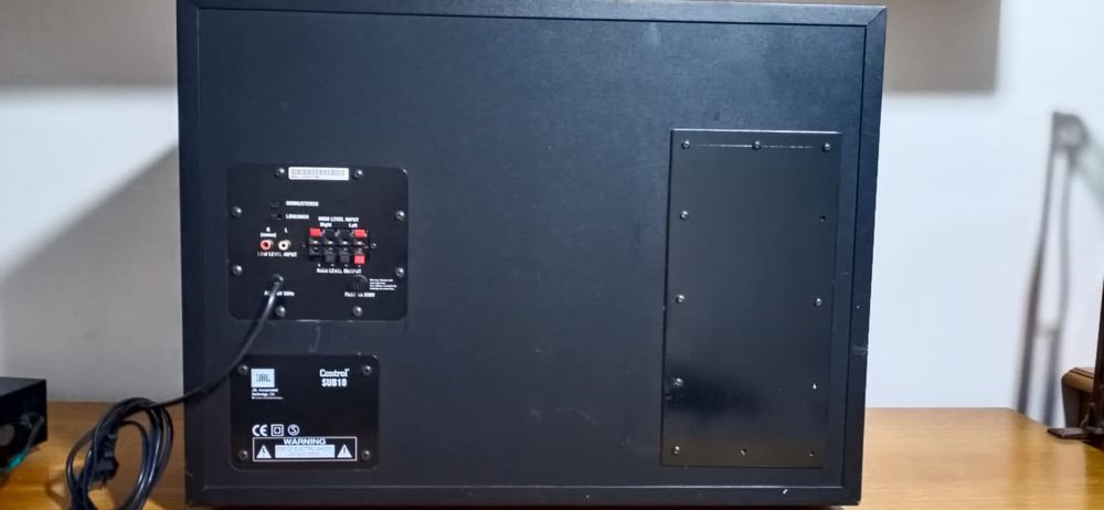 сабвуфер активный JBL