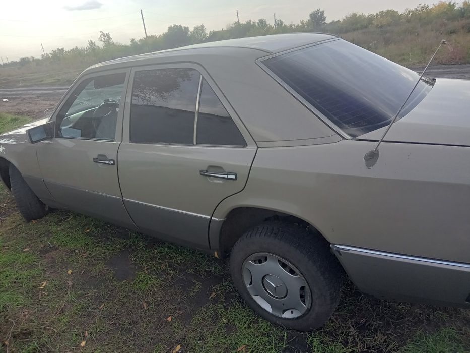 Продам мерс 124 1,9 лям