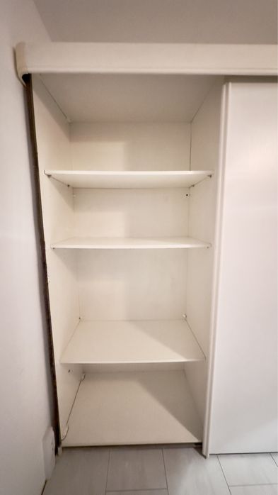 Гардероб с плъзгащи врати